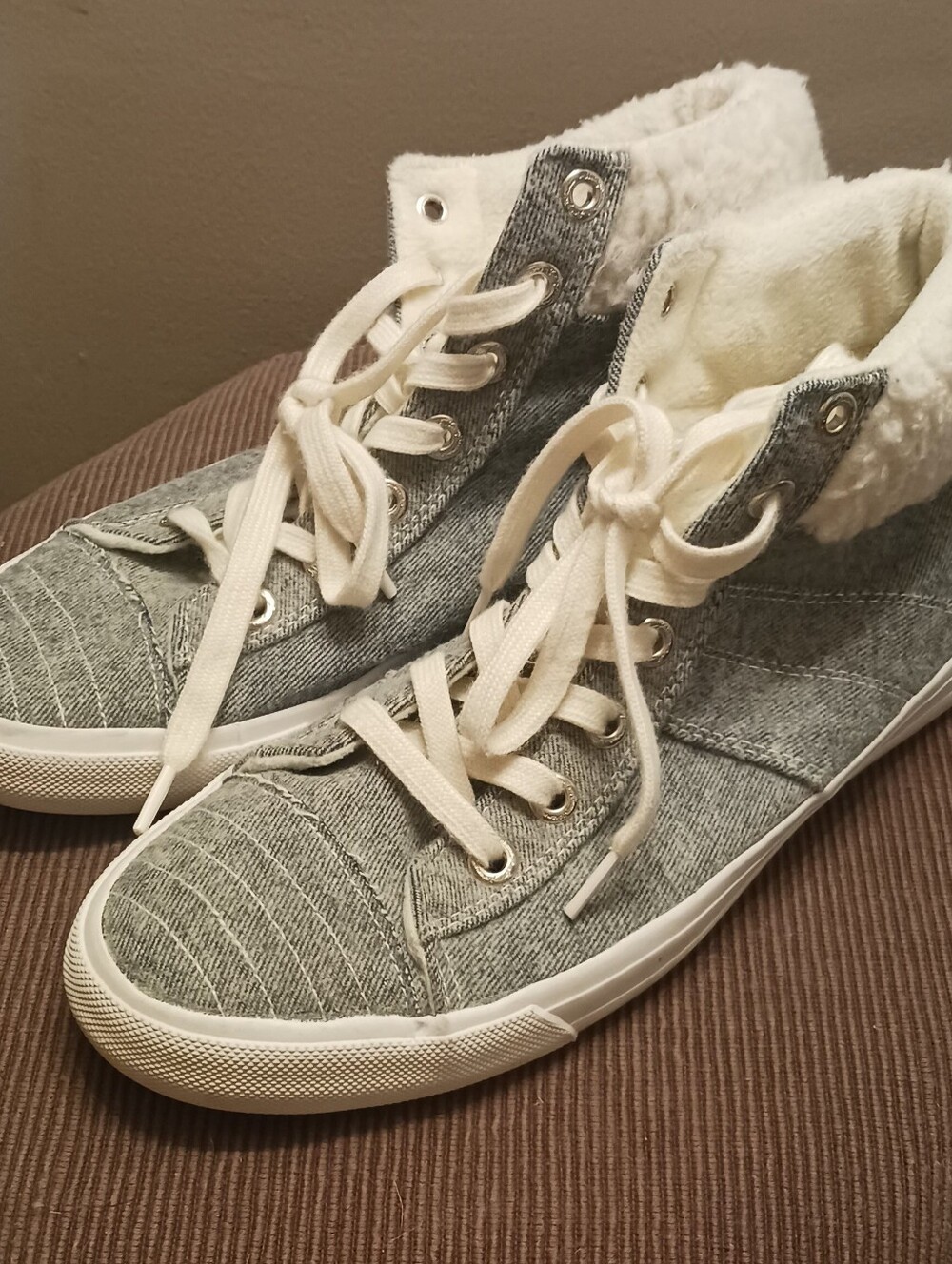 Tommy Bahama Gray High-Top Sneakers with Cream Faux Fur Trim